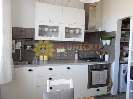 Pronájem pěkného cihlového bytu 2+1 /55m2/ s balkónem v centru Hradce Králové - Fotka 1
