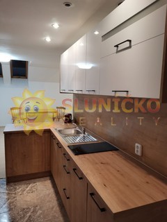Pronájem pěkného bytu 1+KK /35m2/ v klidné části Hradce Králové - Fotka 1