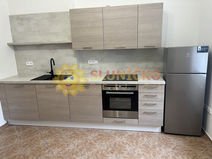 Pronájem bytu 2+1 po kompletní rekonstrukci, terasa, centrum města - Fotka 1