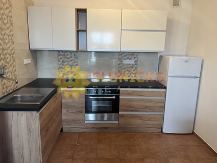 Pronájem bytu 1+kk po rekonstrukci, balkon, centrum HK - Fotka 1