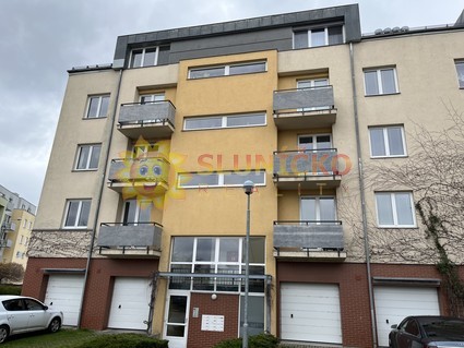Pronájem zařízeného bytu 1+KK, Ve Stromovce - Fotka 2