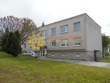 Prodej světlého cihlového bytu 2+KK s balkónem u Nechanic - Fotka 1
