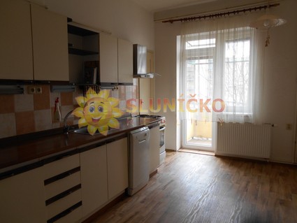 Pronájem pěkného velkého bytu 3+1 /78m2/ s balkónem v centru Hradce Králové - Fotka 1