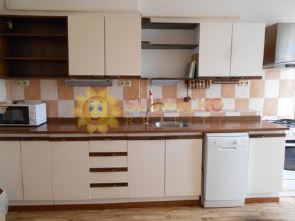 Pronájem pěkného velkého bytu 3+1 /78m2/ s balkónem v centru Hradce Králové - Fotka 3