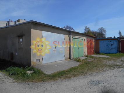 Pronájem  prostorné garáže v Dobrušce - Fotka 1
