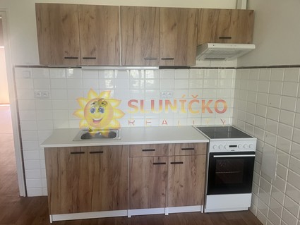 Pronájem prostorného bytu 2+1 v centru HK, balkon - Fotka 1