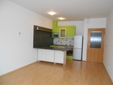 Pronájem pěkného světlého bytu 2+KK /60m2/ s balkónem u nádraží v Hradci Králové