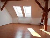 Pronájem pěkného podkrovního bytu 2+1 /78m2/ v centru Hradce Králové